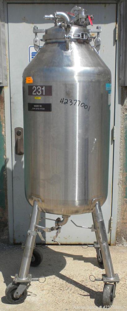 Used Mueller Pressure Tank, 66 Gallon, model F, 316L stainless steel, vertical. 24" Diameter x 32" straight side, cone top, dish bottom. Internal rated 15 psi @ 150 degrees F. Internal CIP spray ball...