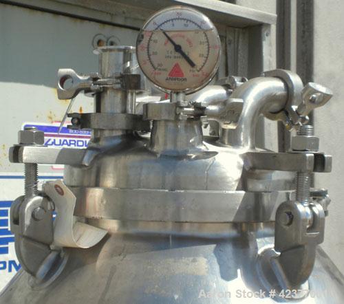 Used Mueller Pressure Tank, 66 Gallon, model F, 316L stainless steel, vertical. 24" Diameter x 32" straight side, cone top, dish bottom. Internal rated 15 psi @ 150 degrees F. Internal CIP spray ball...