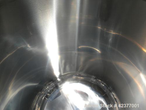 Used Mueller Pressure Tank, 66 Gallon, model F, 316L stainless steel, vertical. 24" Diameter x 32" straight side, cone top, dish bottom. Internal rated 15 psi @ 150 degrees F. Internal CIP spray ball...
