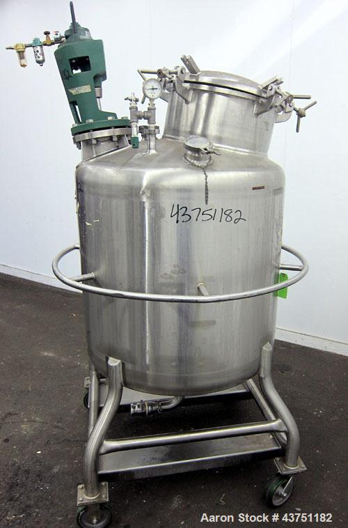 Used Mueller Tank, 100 Gallon, Model F, 316 Stainless Steel, Vertical.  36" Diameter x 32" straight side.  Dished top and bottom.  Internal rated 3 psi at 100 degrees F.  Off center top entering Ligh...