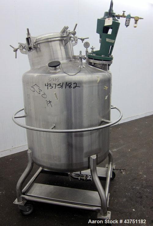Used Mueller Tank, 100 Gallon, Model F, 316 Stainless Steel, Vertical.  36" Diameter x 32" straight side.  Dished top and bottom.  Internal rated 3 psi at 100 degrees F.  Off center top entering Ligh...