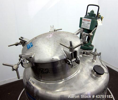 Used Mueller Tank, 100 Gallon, Model F, 316 Stainless Steel, Vertical.  36" Diameter x 32" straight side.  Dished top and bottom.  Internal rated 3 psi at 100 degrees F.  Off center top entering Ligh...