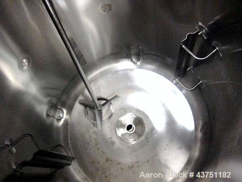 Used Mueller Tank, 100 Gallon, Model F, 316 Stainless Steel, Vertical.  36" Diameter x 32" straight side.  Dished top and bottom.  Internal rated 3 psi at 100 degrees F.  Off center top entering Ligh...