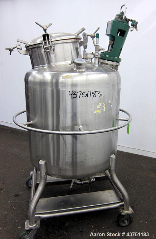 Used Mueller Tank, 100 Gallon, Model F, 316 Stainless Steel, Vertical.  36" Diameter x 32" straight side.  Dished top and bottom.  Internal rated 3 psi at 100 degrees F.  Off-center top entering Ligh...