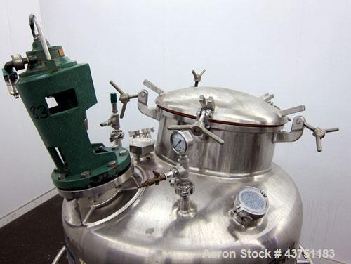 Used Mueller Tank, 100 Gallon, Model F, 316 Stainless Steel, Vertical.  36" Diameter x 32" straight side.  Dished top and bottom.  Internal rated 3 psi at 100 degrees F.  Off-center top entering Ligh...