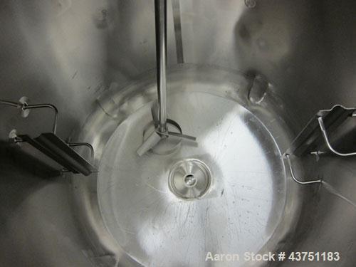 Used Mueller Tank, 100 Gallon, Model F, 316 Stainless Steel, Vertical.  36" Diameter x 32" straight side.  Dished top and bottom.  Internal rated 3 psi at 100 degrees F.  Off-center top entering Ligh...