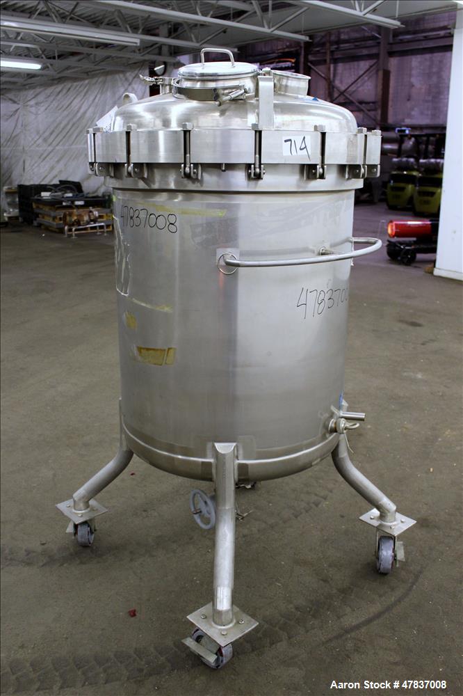 Used Mueller Pressure Tank, 430 Liter (113 Gallon), Model F, 316L Stainless Steel, Vertical. 30" Diameter x 34" straight side, dished clamp on top, dished bottom. Internal rated 45 psi & Full Vacuum ...