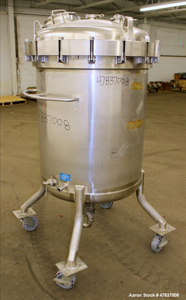 Used Mueller Pressure Tank, 430 Liter (113 Gallon), Model F, 316L Stainless Steel, Vertical. 30" Diameter x 34" straight side, dished clamp on top, dished bottom. Internal rated 45 psi & Full Vacuum ...
