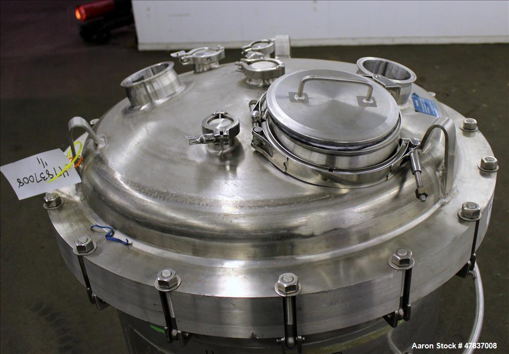 Used Mueller Pressure Tank, 430 Liter (113 Gallon), Model F, 316L Stainless Steel, Vertical. 30" Diameter x 34" straight side, dished clamp on top, dished bottom. Internal rated 45 psi & Full Vacuum ...