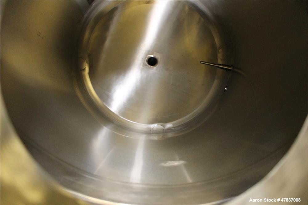 Used Mueller Pressure Tank, 430 Liter (113 Gallon), Model F, 316L Stainless Steel, Vertical. 30" Diameter x 34" straight side, dished clamp on top, dished bottom. Internal rated 45 psi & Full Vacuum ...