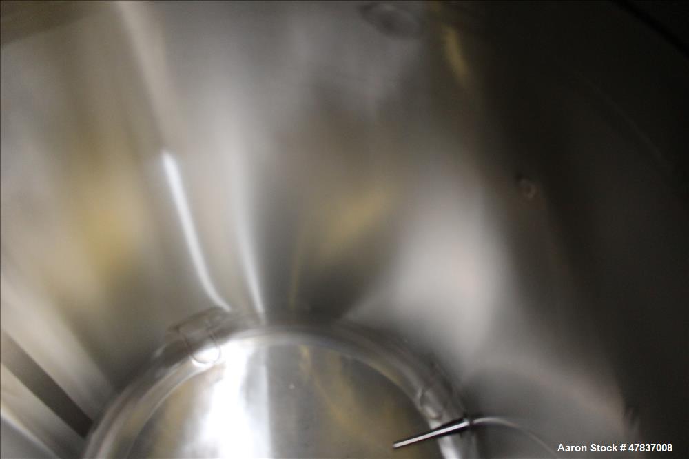 Used Mueller Pressure Tank, 430 Liter (113 Gallon), Model F, 316L Stainless Steel, Vertical. 30" Diameter x 34" straight side, dished clamp on top, dished bottom. Internal rated 45 psi & Full Vacuum ...