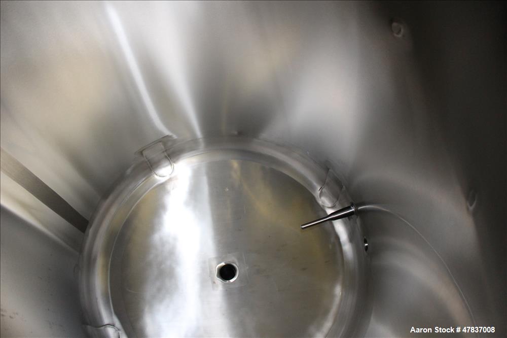 Used Mueller Pressure Tank, 430 Liter (113 Gallon), Model F, 316L Stainless Steel, Vertical. 30" Diameter x 34" straight side, dished clamp on top, dished bottom. Internal rated 45 psi & Full Vacuum ...