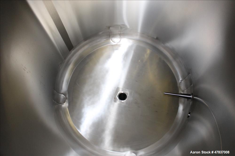 Used Mueller Pressure Tank, 430 Liter (113 Gallon), Model F, 316L Stainless Steel, Vertical. 30" Diameter x 34" straight side, dished clamp on top, dished bottom. Internal rated 45 psi & Full Vacuum ...