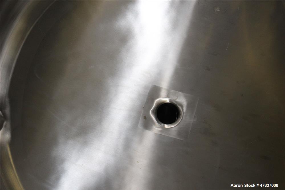 Used Mueller Pressure Tank, 430 Liter (113 Gallon), Model F, 316L Stainless Steel, Vertical. 30" Diameter x 34" straight side, dished clamp on top, dished bottom. Internal rated 45 psi & Full Vacuum ...