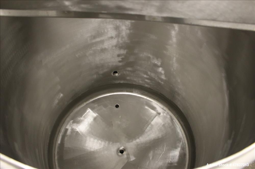 Used Mueller Tank, 378 Liter (99.8 Gallon), Model F, 316 Stainless Steel, Vertical. 30" Diameter x 29" straight side, open top with (2) 1/2 covers, dished bottom. Provision for a clamp on agitator. B...