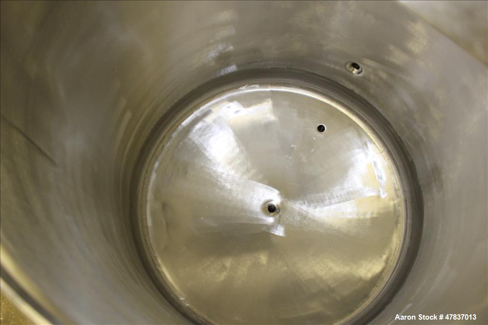 Used Mueller Tank, 378 Liter (99.8 Gallon), Model F, 316 Stainless Steel, Vertical. 30" Diameter x 29" straight side, open top with (2) 1/2 covers, dished bottom. Provision for a clamp on agitator. B...