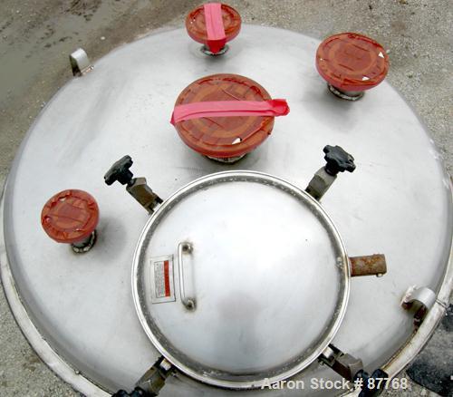 Unused-NEW: Mueller pressure tank, 470 gallon, 304/304L stainless steel, vertical. 48" diameter x 50" straight side. Dished top and bottom. Internal rated 15 psi at 200 deg F. Insulated with Foamglas...