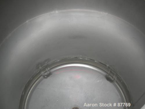 Unused-NEW: Mueller pressure tank, 470 gallon, 304/304L stainless steel, vertical. 48" diameter x 50" straight side. Dished top and bottom. Internal rated 15 psi at 200 deg F. Insulated with Foamglas...