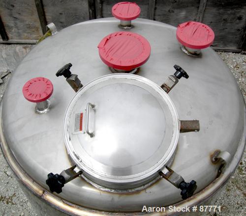 Unused-NEW: Mueller pressure tank, 470 gallon, 304/304L stainless steel, vertical. 48" diameter x 50" straight side. Dished top and bottom. Internal rated 15 psi at 200 deg F. Insulated with Foamglas...