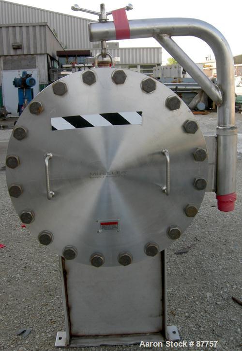 Unused- Mueller Pressure Tank, 250 gallon, 304/304L stainless steel, horizontal. 24" diameter x 124" straight side. (1) End dished, (1) end is a 24" bolt-on flat manway with davit arm. Internal rated...