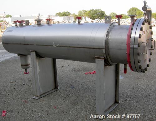 Unused- Mueller Pressure Tank, 250 gallon, 304/304L stainless steel, horizontal. 24" diameter x 124" straight side. (1) End dished, (1) end is a 24" bolt-on flat manway with davit arm. Internal rated...