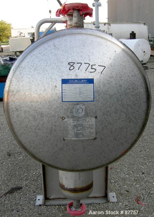 Unused- Mueller Pressure Tank, 250 gallon, 304/304L stainless steel, horizontal. 24" diameter x 124" straight side. (1) End dished, (1) end is a 24" bolt-on flat manway with davit arm. Internal rated...