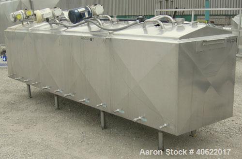 Used Mueller Flavor Tank, (4) compartment, approximate 200 gallon each, 304 stainless steel, jacketed.  Each compartment measures 38" long x 36" wide x approximately 33" deep.  V shaped top and botto...