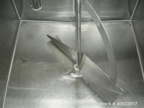Used Mueller Flavor Tank, (4) compartment, approximate 200 gallon each, 304 stainless steel, jacketed.  Each compartment measures 38" long x 36" wide x approximately 33" deep.  V shaped top and botto...