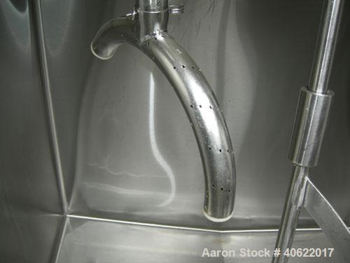 Used Mueller Flavor Tank, (4) compartment, approximate 200 gallon each, 304 stainless steel, jacketed.  Each compartment measures 38" long x 36" wide x approximately 33" deep.  V shaped top and botto...