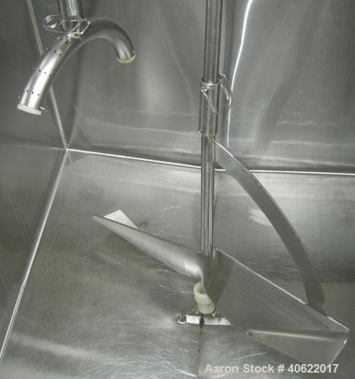 Used Mueller Flavor Tank, (4) compartment, approximate 200 gallon each, 304 stainless steel, jacketed.  Each compartment measures 38" long x 36" wide x approximately 33" deep.  V shaped top and botto...