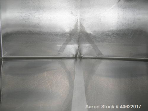 Used Mueller Flavor Tank, (4) compartment, approximate 200 gallon each, 304 stainless steel, jacketed.  Each compartment measures 38" long x 36" wide x approximately 33" deep.  V shaped top and botto...