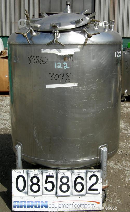 USED: Mueller pressure tank, 300 gallon, 304 stainless steel, vertical. 44" diameter x 42" straight side, dished top and bottom. Internal rated 25 psi at 266 deg F. 1" Diameter bottom supported shaft...