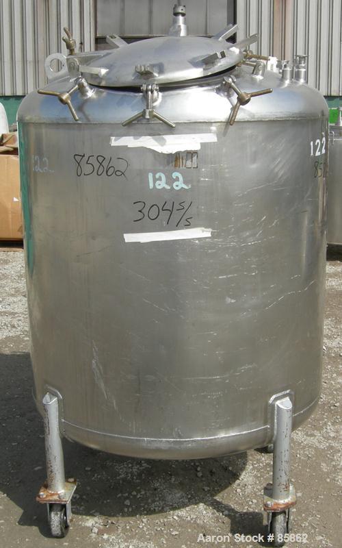 USED: Mueller pressure tank, 300 gallon, 304 stainless steel, vertical. 44" diameter x 42" straight side, dished top and bottom. Internal rated 25 psi at 266 deg F. 1" Diameter bottom supported shaft...