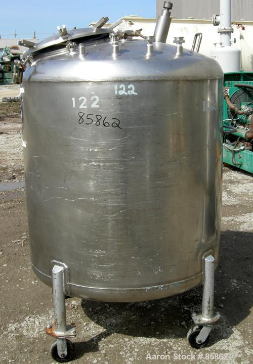 USED: Mueller pressure tank, 300 gallon, 304 stainless steel, vertical. 44" diameter x 42" straight side, dished top and bottom. Internal rated 25 psi at 266 deg F. 1" Diameter bottom supported shaft...