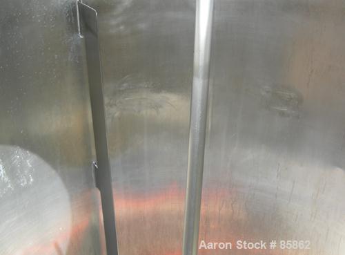 USED: Mueller pressure tank, 300 gallon, 304 stainless steel, vertical. 44" diameter x 42" straight side, dished top and bottom. Internal rated 25 psi at 266 deg F. 1" Diameter bottom supported shaft...