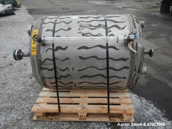 Used Niles Steel Pressure Tank, 100 Gallon, Stainless Steel Construction. Approximate 36" diameter x 36" straight side, dish top and bottom. Internal rated 50 psi & Full Vacuum at 100 degres F. Mount...