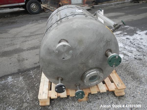 Used Niles Steel Pressure Tank, 100 Gallon, Stainless Steel Construction. Approximate 36" diameter x 36" straight side, dish top and bottom. Internal rated 50 psi & Full Vacuum at 100 degres F. Mount...