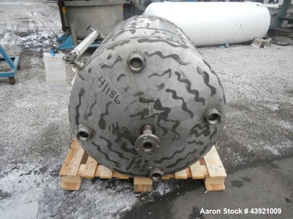Used Niles Steel Pressure Tank, 100 Gallon, Stainless Steel Construction. Approximate 36" diameter x 36" straight side, dish top and bottom. Internal rated 50 psi & Full Vacuum at 100 degres F. Mount...