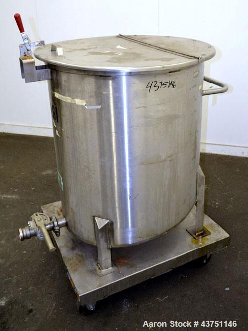 Used Water Cooling Corporation Tank, 100 Gallon, 304 Stainless Steel, Vertical. Approximate 31" diameter x 34" straight side. Flat top with a bolt on hinged cover, 6" sloped bottom. 2" Tri-clamp side...