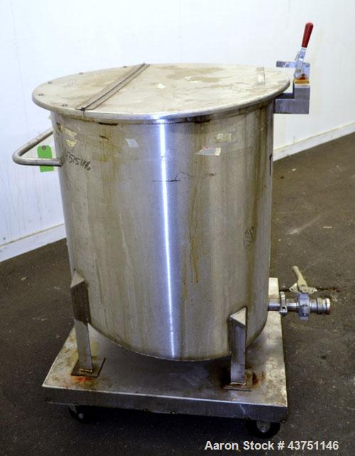 Used Water Cooling Corporation Tank, 100 Gallon, 304 Stainless Steel, Vertical. Approximate 31" diameter x 34" straight side. Flat top with a bolt on hinged cover, 6" sloped bottom. 2" Tri-clamp side...