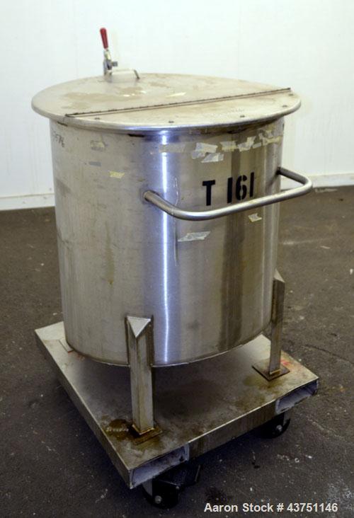 Used Water Cooling Corporation Tank, 100 Gallon, 304 Stainless Steel, Vertical. Approximate 31" diameter x 34" straight side. Flat top with a bolt on hinged cover, 6" sloped bottom. 2" Tri-clamp side...