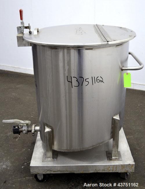 Used Water Cooling Corporation Tank, 100 Gallon, 304 Stainless Steel, Vertical. Approximate 31" diameter x 34" straight side. Flat top with a bolt on hinged cover, 6" sloped bottom. 2" Tri-clamp side...