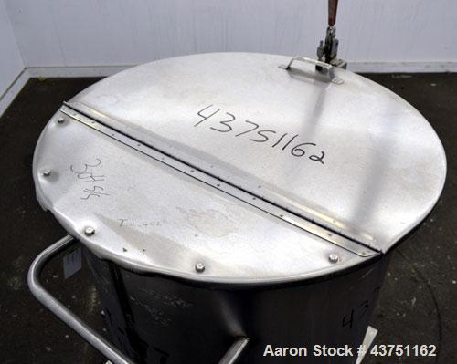 Used Water Cooling Corporation Tank, 100 Gallon, 304 Stainless Steel, Vertical. Approximate 31" diameter x 34" straight side. Flat top with a bolt on hinged cover, 6" sloped bottom. 2" Tri-clamp side...