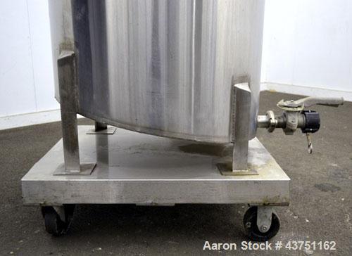 Used Water Cooling Corporation Tank, 100 Gallon, 304 Stainless Steel, Vertical. Approximate 31" diameter x 34" straight side. Flat top with a bolt on hinged cover, 6" sloped bottom. 2" Tri-clamp side...