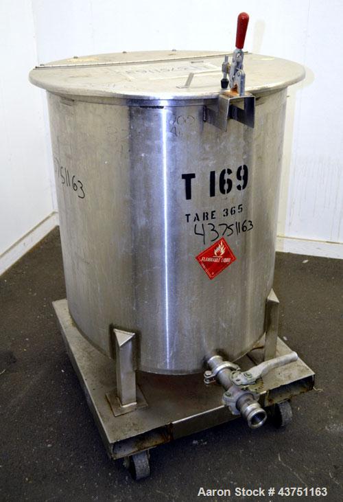 Used Water Cooling Corporation Tank, 100 Gallon, 304 Stainless Steel, Vertical. Approximate 31" diameter x 34" straight side. Flat top with a bolt on hinged cover, 6" sloped bottom. 2" Tri-clamp side...