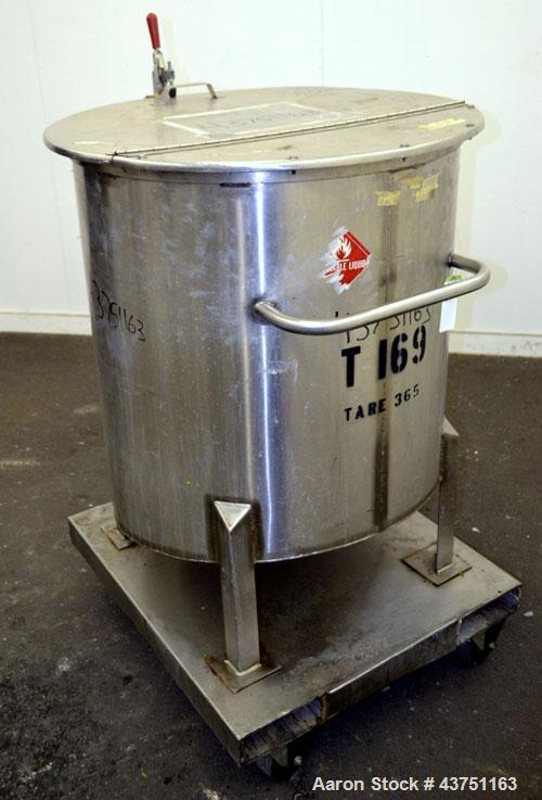 Used Water Cooling Corporation Tank, 100 Gallon, 304 Stainless Steel, Vertical. Approximate 31" diameter x 34" straight side. Flat top with a bolt on hinged cover, 6" sloped bottom. 2" Tri-clamp side...