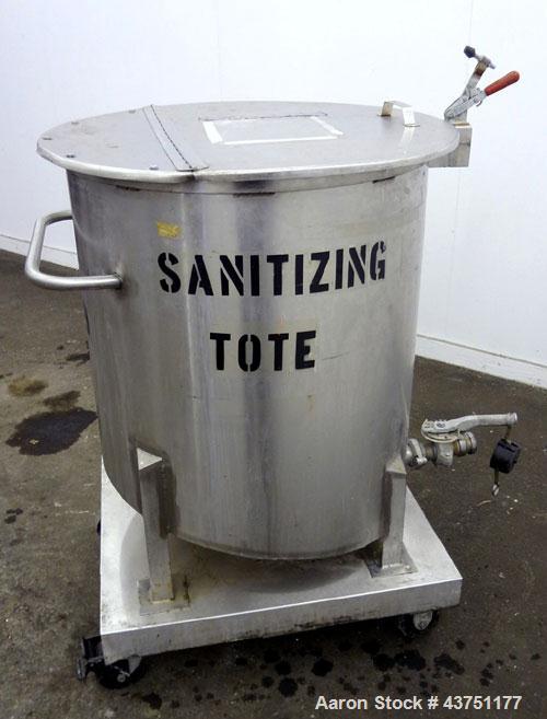 Used Water Cooling Corporation Tank, 100 Gallon, 304 Stainless Steel, Vertical. Approximate 31" diameter x 34" straight side. Flat top with a bolt on hinged cover, 6" sloped bottom. 2" Tri-clamp side...