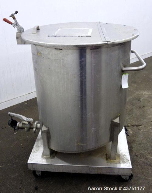 Used Water Cooling Corporation Tank, 100 Gallon, 304 Stainless Steel, Vertical. Approximate 31" diameter x 34" straight side. Flat top with a bolt on hinged cover, 6" sloped bottom. 2" Tri-clamp side...