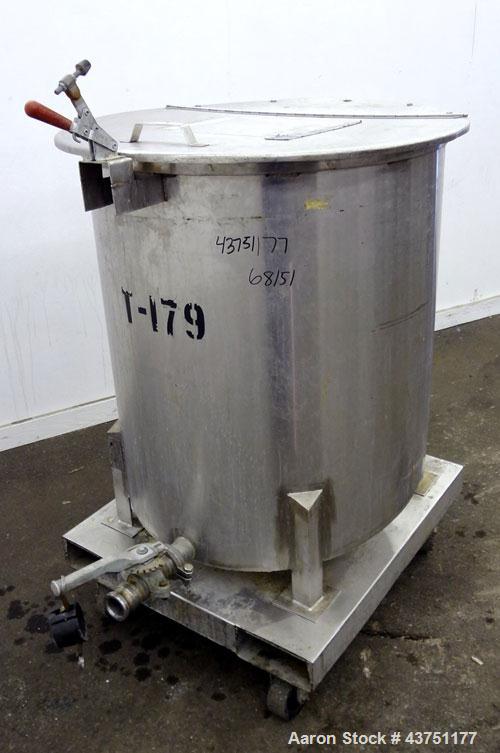 Used Water Cooling Corporation Tank, 100 Gallon, 304 Stainless Steel, Vertical. Approximate 31" diameter x 34" straight side. Flat top with a bolt on hinged cover, 6" sloped bottom. 2" Tri-clamp side...