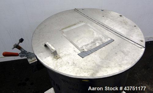 Used Water Cooling Corporation Tank, 100 Gallon, 304 Stainless Steel, Vertical. Approximate 31" diameter x 34" straight side. Flat top with a bolt on hinged cover, 6" sloped bottom. 2" Tri-clamp side...